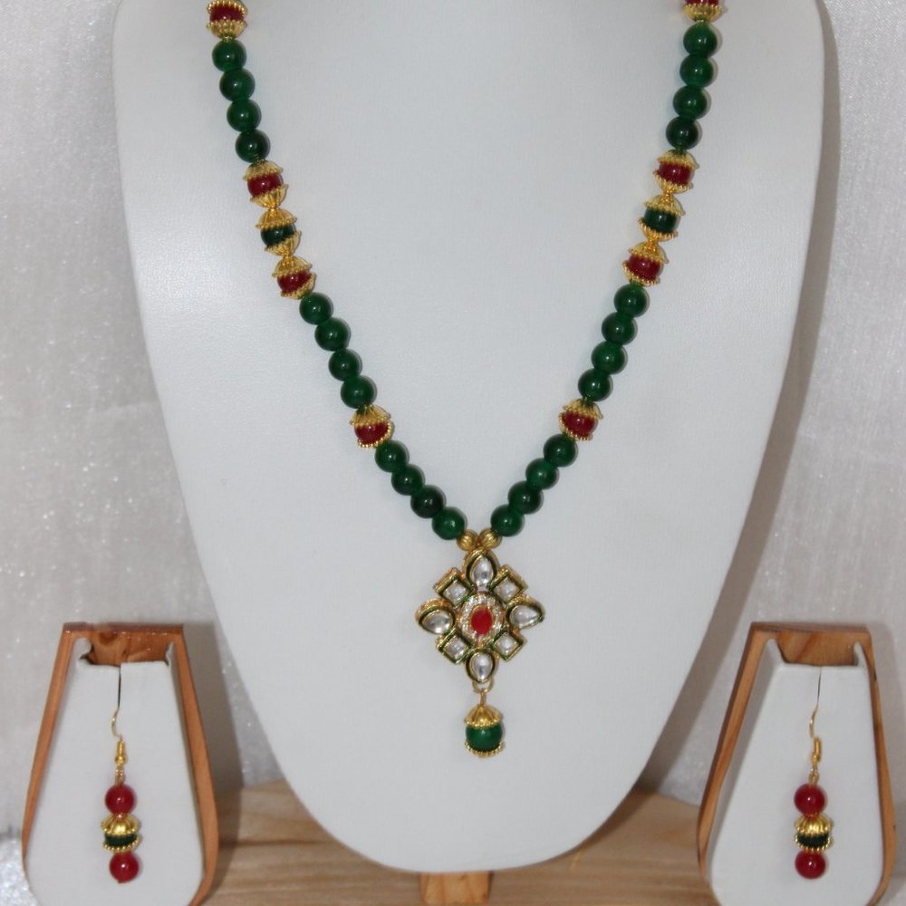 Red Green Kundan Necklace Set - Picture 1 of 2